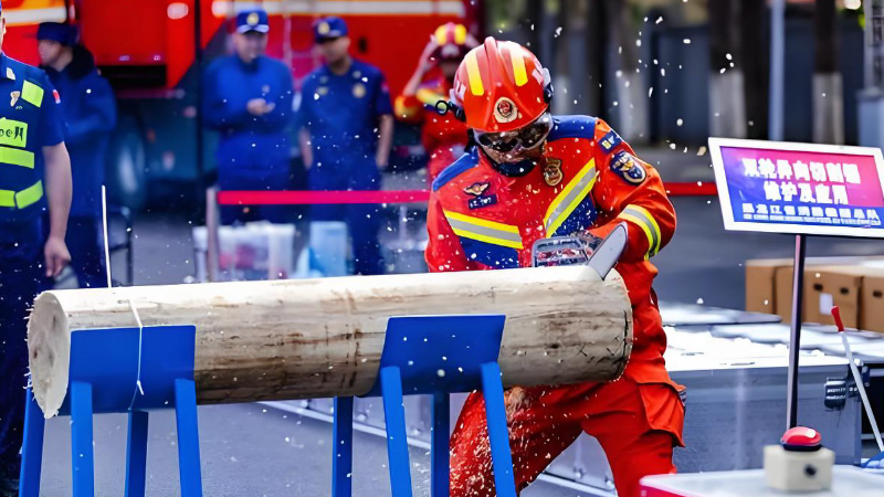 VR“沉浸式”练兵+智慧赋能消防宣传 这场演练科技感拉满！