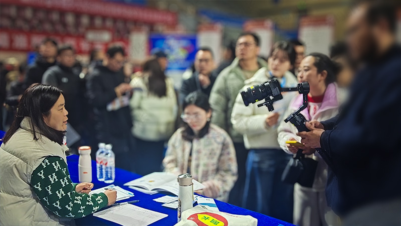 Good luck on the first day of work | Director Kai attends the large-scale spring job fair in Jiangyin City to recruit talents and start a new journey together!